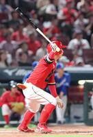 　５回、左前打を放つ羽月（撮影・市尻達拡）