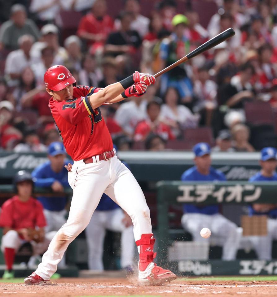 　３回、三塁への内野安打で出塁する佐々木（撮影・市尻達拡）