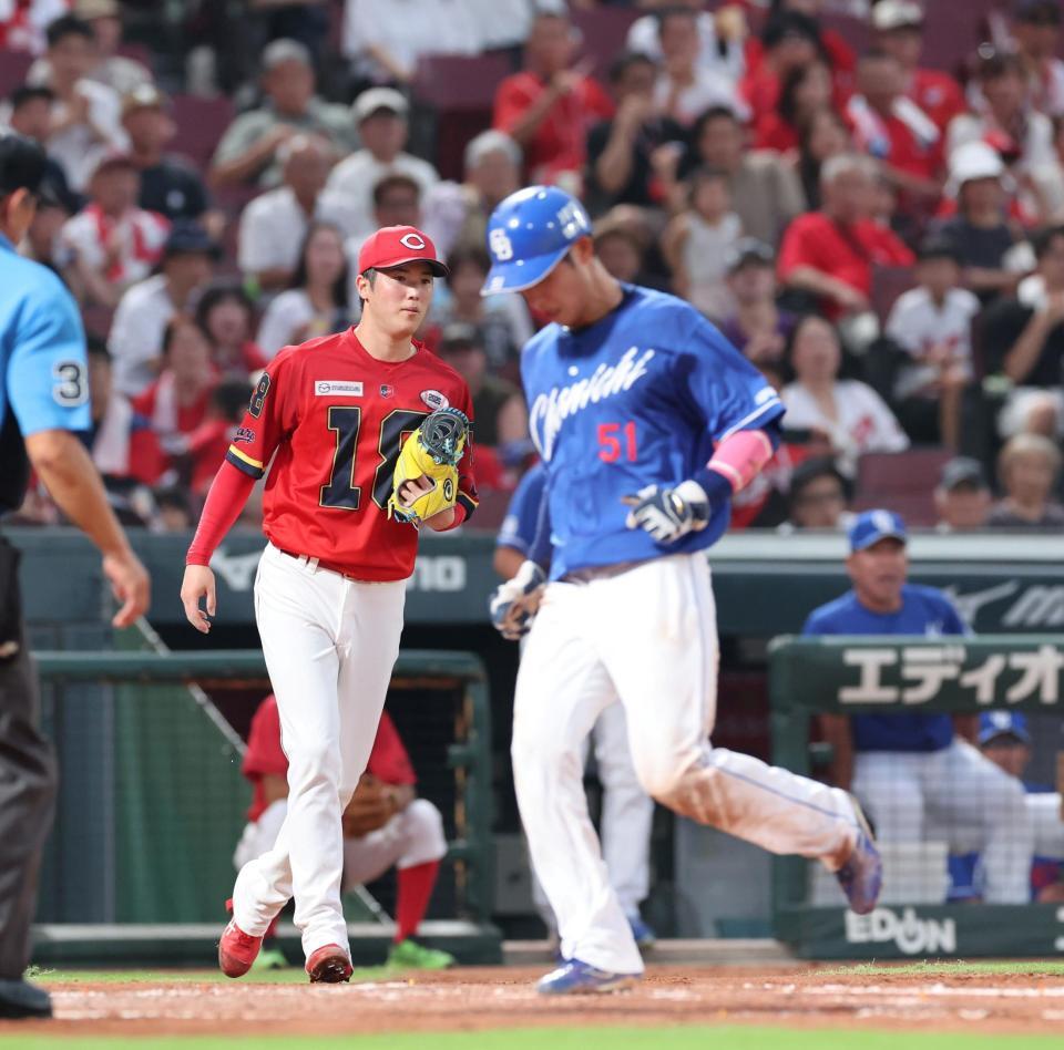 　３回、山本に右前タイムリーを許し、上林の生還を許す森下＝２３日