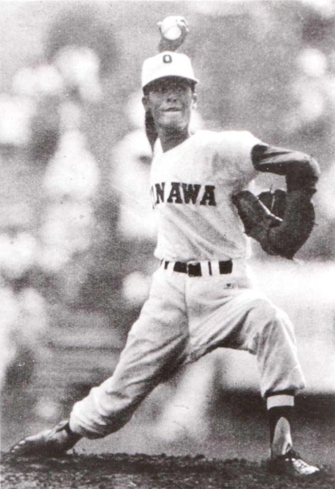 　沖縄高校時代の安仁屋宗八氏（本人提供）