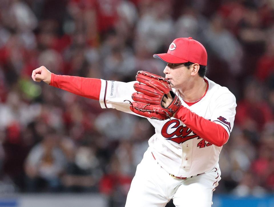 ８回から登板し、力投する島内（撮影・市尻達拡）