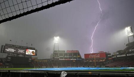　マツダスタジアムで見られた稲妻