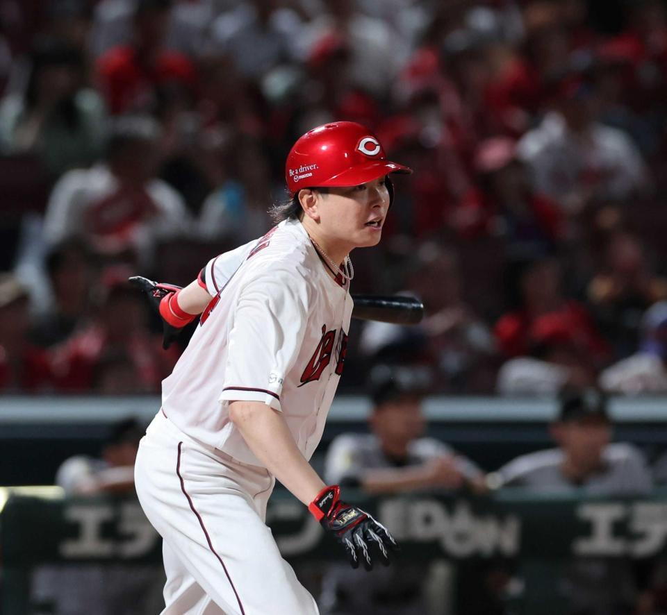 　２回、右前打を放つ大瀬良（撮影・市尻達拡）