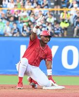 　２回、右線二塁打を放ったモンテロ（撮影・園田高夫）