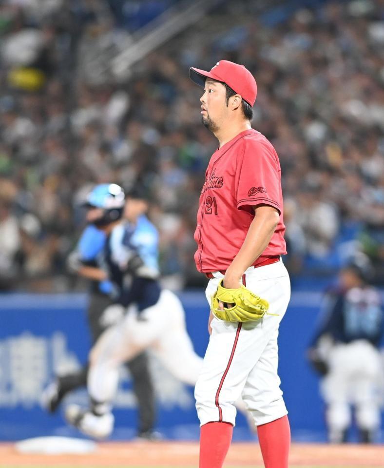 　５回、北村恵に左越えソロを浴びた中崎（撮影・園田高夫）