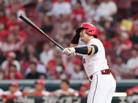 　１回、中飛に打ち取られ、顔をしかめる末包（撮影・市尻達拡）