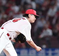 　先発し力投する大瀬良（撮影・市尻達拡）