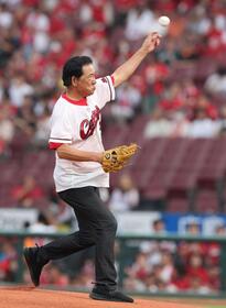 広島ＯＢの川口和久氏が始球式「原点は広島にあるので」カープにエール「去年の悔しさは今年晴らせるように」