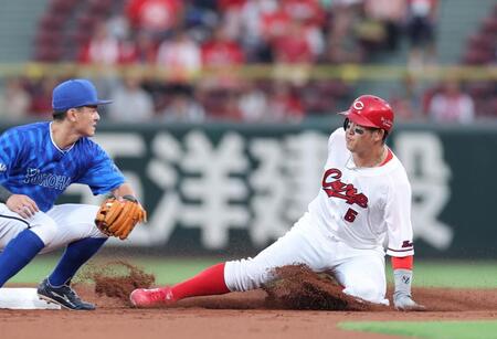 　１回、二盗を決める小園（撮影・市尻達拡）