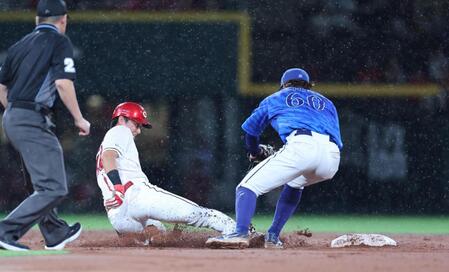 広島・新井監督　ドラ１・佐々木の走塁ミスに「気持ちは分かるんだけど。１歩引いて冷静に」【一問一答】