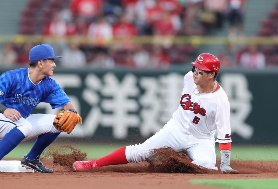 　１回、二盗を決める小園（撮影・市尻達拡）