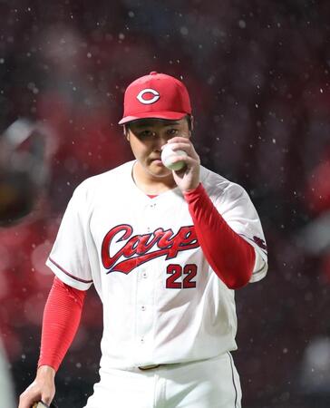 　６回、交代を告げられ、ハーンに合図を送る高（撮影・市尻達拡）