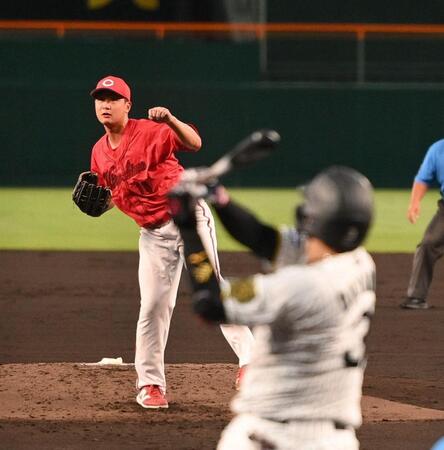 １回、大山（手前）に満塁弾を浴びる森（撮影・西田忠信）