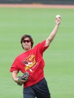 　キャッチボールをする床田（撮影・市尻達拡）