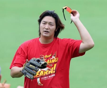 　調整する床田＝４日