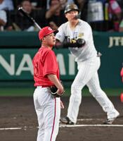 　１回、大山に満塁本塁打を浴びる森（撮影・立川洋一郎）