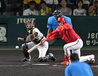 　４回、送りバントを失敗する常広（撮影・飯室逸平）