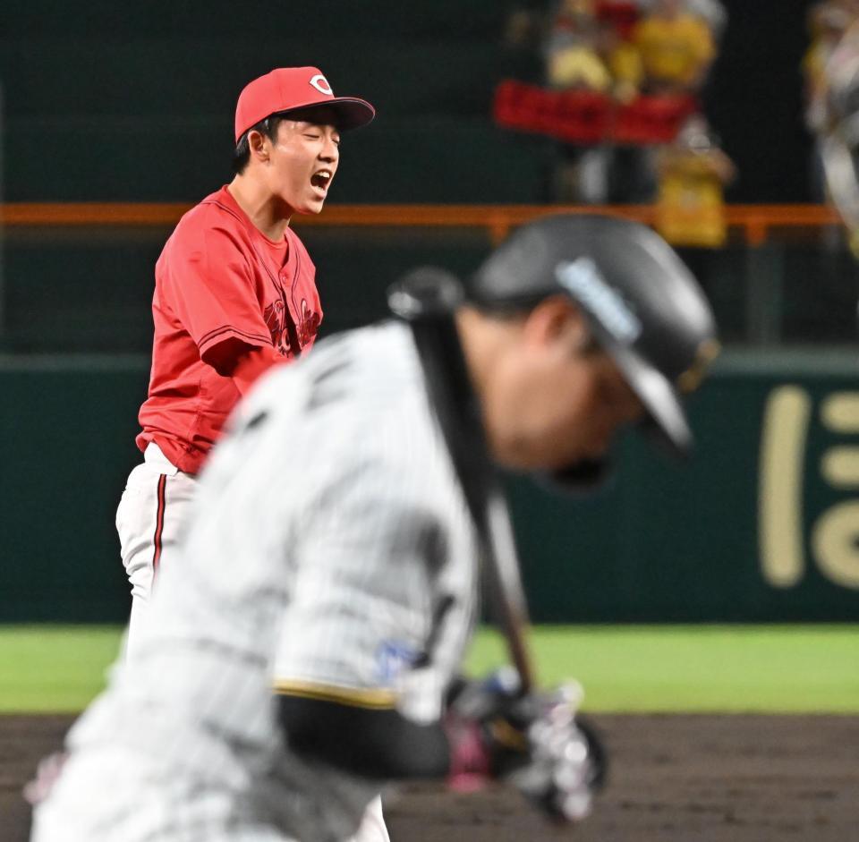 　２回、大山（手前）を見逃し三振に仕留めた常広（撮影・西田忠信）