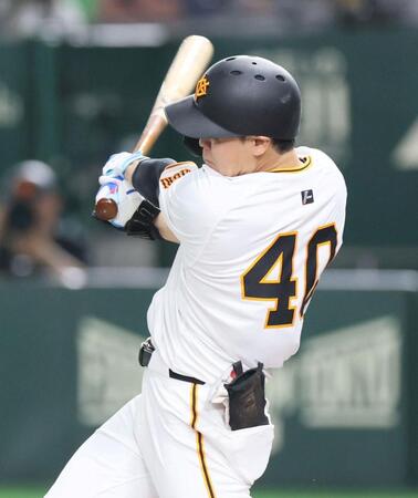　１回、勝ち越し適時打を放つ中山（撮影・石井剣太郎）