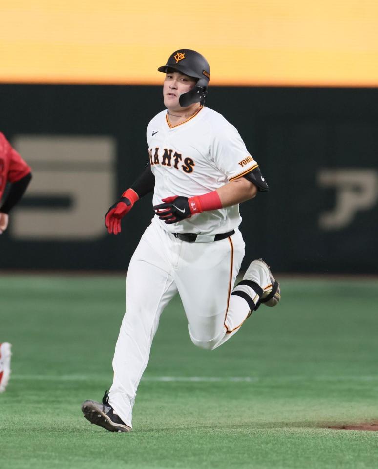 　１回、満塁本塁打を放ったリチャード（撮影・石井剣太郎）