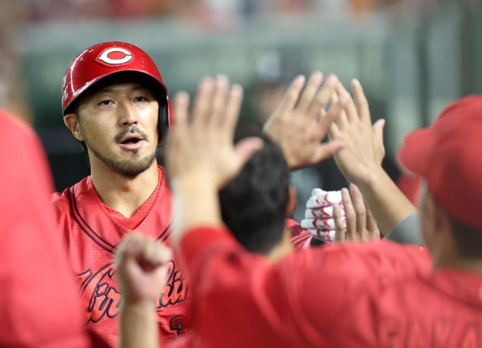 　４回、本塁打を放った菊池（撮影・石井剣太郎）