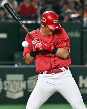 　６回、佐々木が死球を受ける