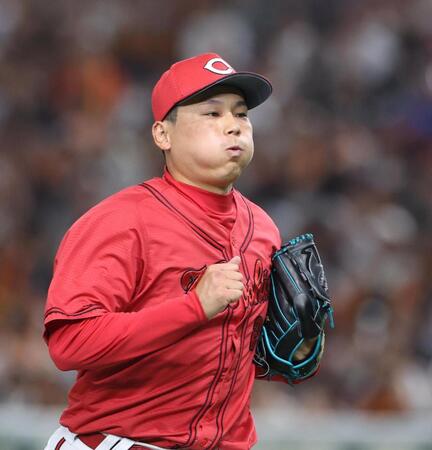 　７回に登板し無失点の栗林（撮影・佐々木彰尚）