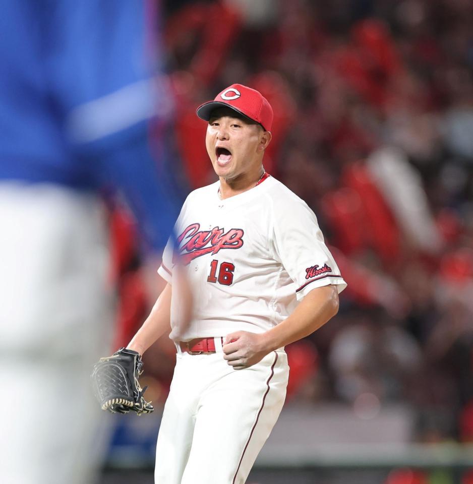 　７回、ロドリゲスを見逃し三振に仕留め、ほえる森（撮影・市尻達拡）