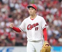 　６回、福永を二ゴロに打ち取り、拳を握る常広（撮影・市尻達拡）