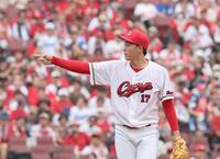 　２回、福永のスイングをアピールする常広（撮影・市尻達拡）