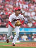 　５回、高橋宏の一ゴロに、マウンドを駆け降りる常広（撮影・市尻達拡）