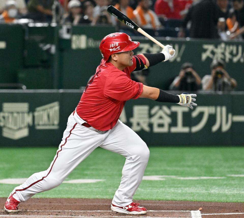 　１回、末包が中犠飛を放つ