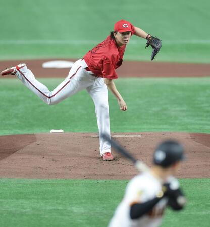 　巨人打線を相手に力投する大瀬良（撮影・西岡正）