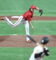 　巨人打線を相手に力投する大瀬良（撮影・西岡正）