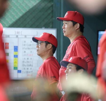 広島・新井監督「今シーズンご苦労さんというふうに伝えた」