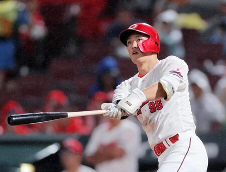 　２回、２ランを放つ中村奨