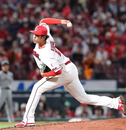 　プロ初登板で、１回無安打無失点と好投する菊地（撮影・市尻達拡）