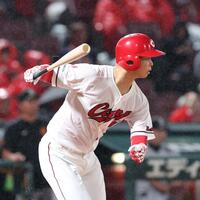 　２回、中前打を放つ玉村（撮影・市尻達拡）