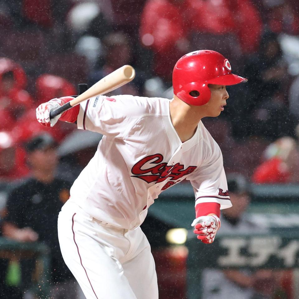 　２回、中前打を放つ玉村（撮影・市尻達拡）