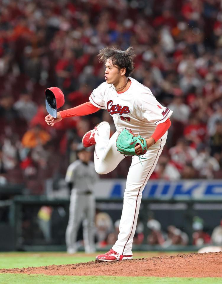 　プロ初登板で、１回無安打無失点と好投する菊地（撮影・市尻達拡）