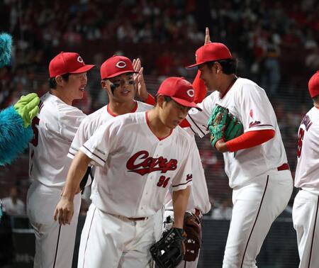 広島・新井監督　菊地ハルンのデビュー戦三者凡退を称賛「大したもんだ」【一問一答】