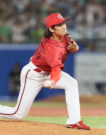 　力投する鈴木（撮影・石井剣太郎）