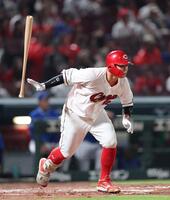 　２回、右前打を放つ清水（撮影・市尻達拡）