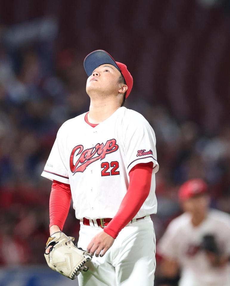 　２回、四球が絡んでの失点に、天を仰ぐ高（撮影・市尻達拡）