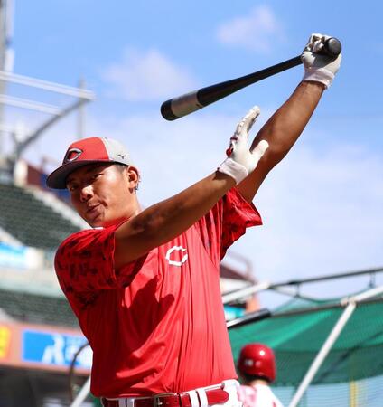 　１軍に合流し、打撃練習をする渡辺（撮影・市尻達拡）