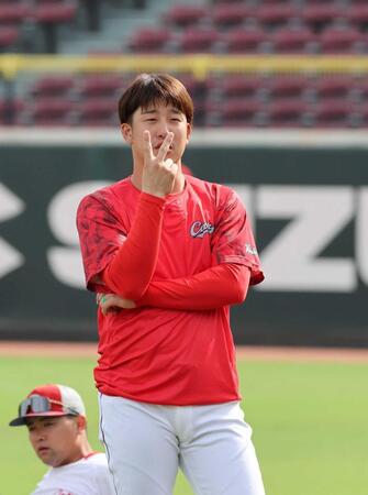 　“２冠”奪取に意欲を見せる小園（撮影・市尻達拡）