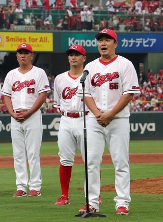 　試合後、あいさつをする松山（撮影・市尻達拡）