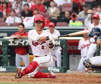 今季限りで引退の広島・上本崇司が打席で号泣 代打で登場しフル