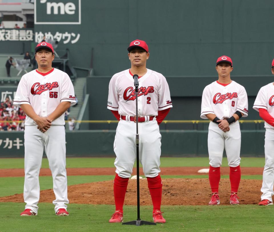 　試合後、あいさつをする田中（撮影・市尻達拡）