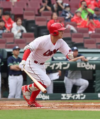 　１回、二ゴロに倒れる田中（撮影・市尻達拡）